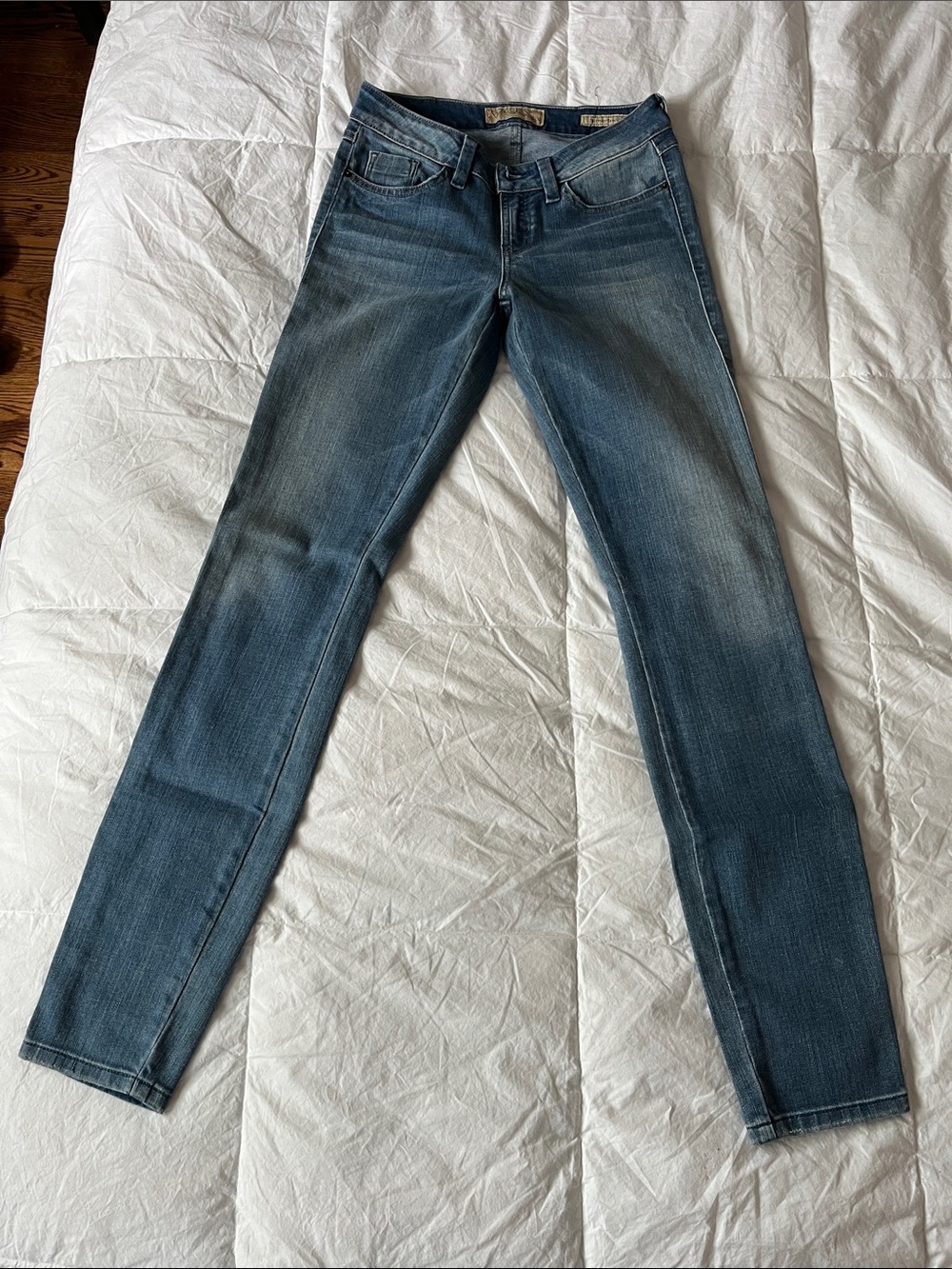 GUESS Women's Skinny Jeans in Medium Blue Wash